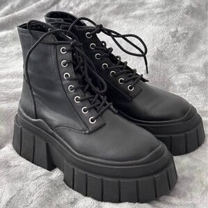 Black Chunky Boots – Size 7